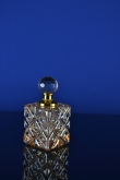 Luxe Kristallen Parfumflesje met Gouden Details