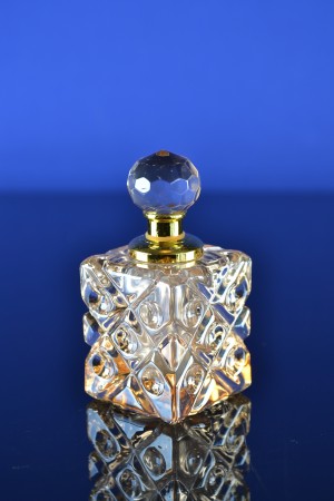 Luxe Kristallen Parfumflesje met Gouden Details