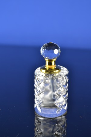 Luxe Ovaal Kristallen Parfumflesje met Gouden Afwerking
